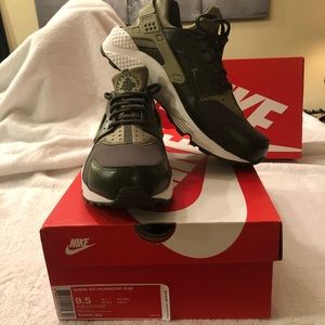 Women’s Air Huarache Run